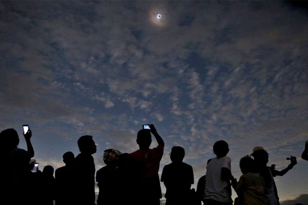 Pucón, “La Capital Mundial del Eclipse Total de Sol 2020”